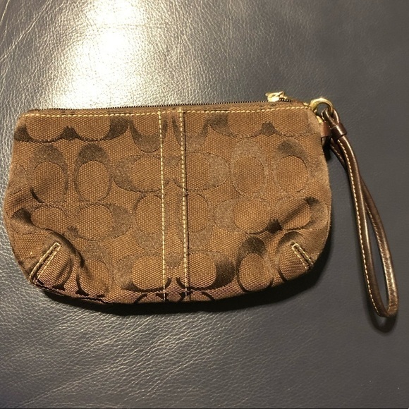 [COACH] Brown Carly Wristlet - Picture 2 of 10